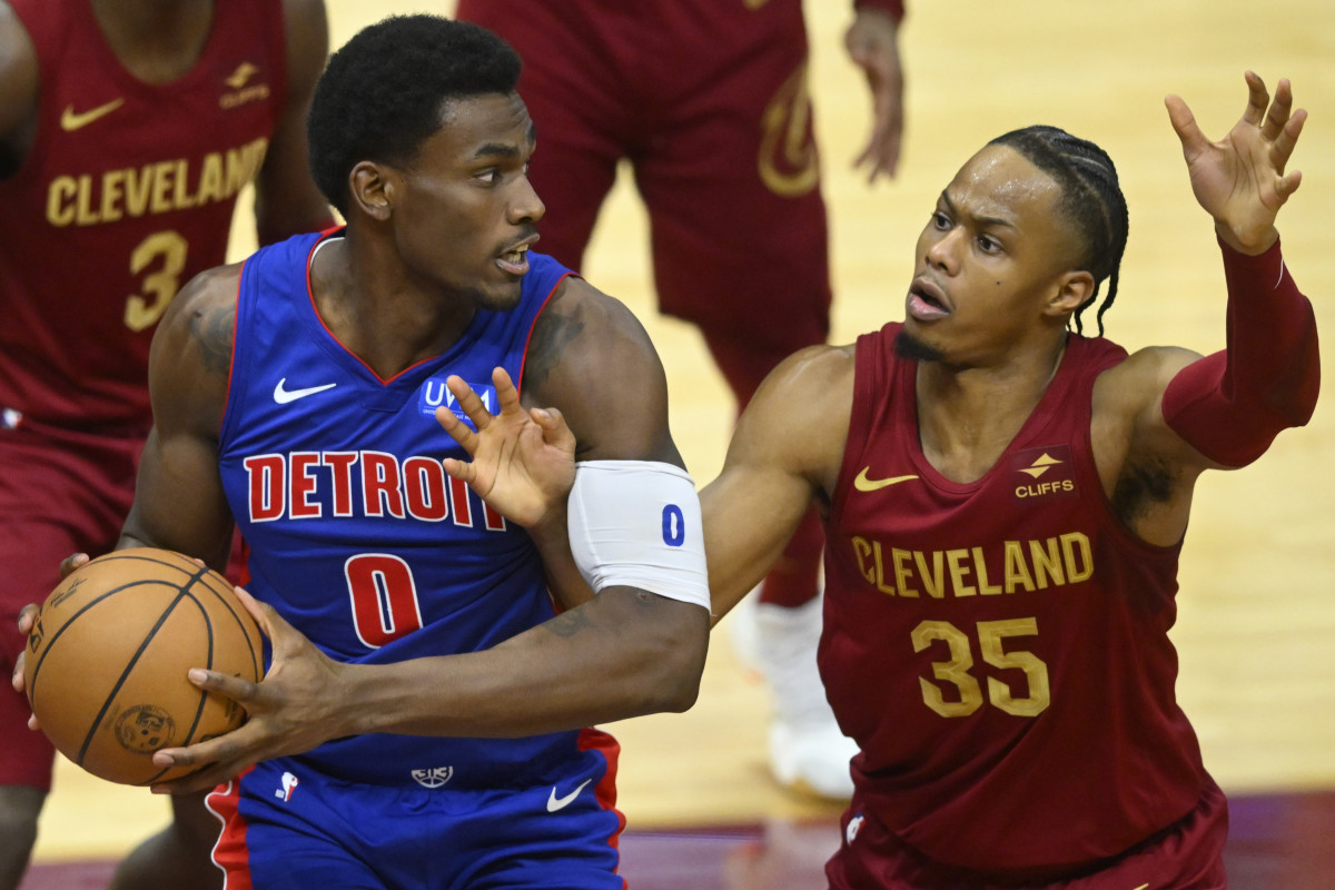 Jan 31, 2024; Cleveland, Ohio, USA; Cleveland Cavaliers forward Isaac Okoro (35) defends against Detroit Pistons center Jalen Duren (0) in the fourth quarter at Rocket Mortgage FieldHouse.